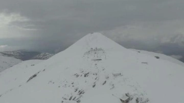 Kar ve tipi nedeniyle Nemrut Dağı yolu ulaşıma kapandı