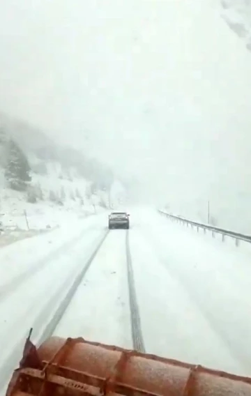 Kar yağışı, Antalya- Konya kara yolunda ulaşımda aksamalara neden oldu