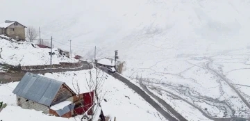 Kar yağışı Rize’nin yüksek kesimlerinde etkili oldu
