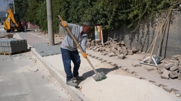 Karaali Caddesinde kaldırım çalışması
