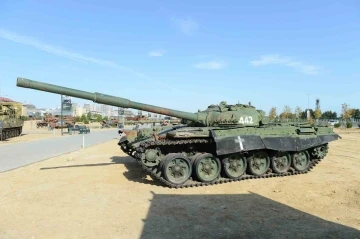 Karabağ’da Ermeni işgalinin sembolü olan tank Bakü’ye getirildi
