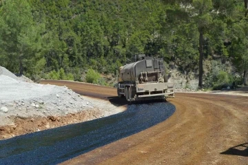 Karabucak yolu asfaltlanıyor
