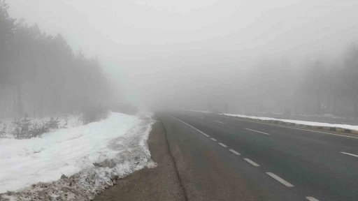 Karabük- Bartın kara yolu sisle kaplandı
