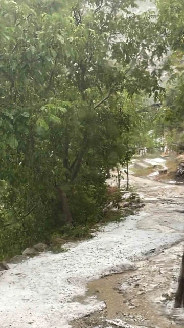 Karabük’e fındık büyüklüğünde dolu yağdı
