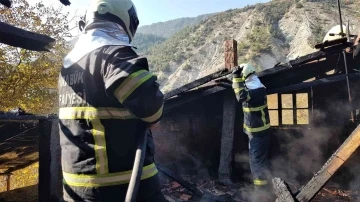 Karabük’te müstakil evin çatısında yangın
