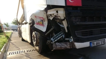 Karabük’te tır otomobille çarpıştı: 3 yaralı
