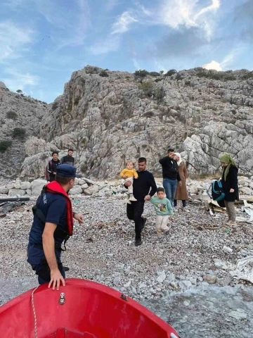 Karadan ulaşımın olmadığı noktaya bırakılan 8 düzensiz göçmen yakalandı
