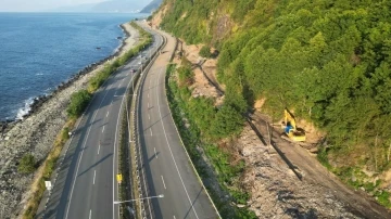 Karadeniz Sahil Yolu’nun kenarı çöp dağına döndü
