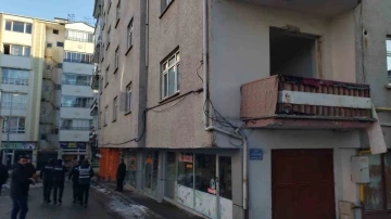 Karakoçan’da ağır hasarlı 11 binada boşaltma işlemi sürüyor
