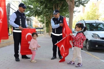 Karaköprü bayraklarla donatıldı
