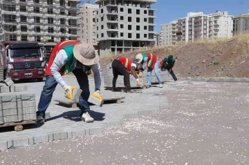 Karaköprü’de üst yapı çalışmalarıyla yollar yenileniyor
