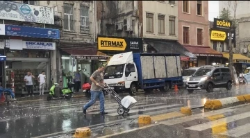 Karaköy’de sağanak yağış etkili oldu
