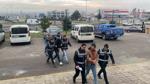 Karaman’da 3 kişi dolandırıcılıktan tutuklandı
