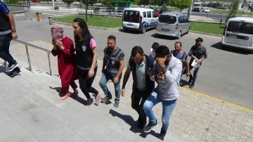 Karaman’da kuyumcuya sahte altın satan 2 şüpheliden 1’i tutuklandı
