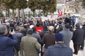 Karaman’ın Ermenek ilçesinde, İsveç ve Danimarka’da Kur’an-ı Kerim yakılmasını protesto yürüyüşü
