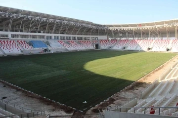 Karaman’ın yeni şehir stadyumunda çim serme işlemi tamamlandı
