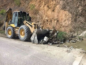 Karayolları selin ardından temizlik yaptı
