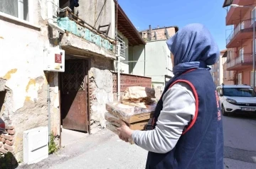 Karesi Belediyesi’nin sosyal yardımları hız kesmiyor
