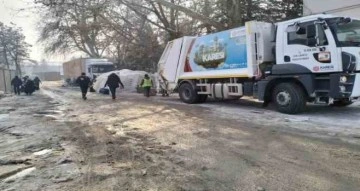 Karesi Belediyesi temizlik ekibi deprem bölgesinde