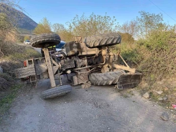 Kargı’da traktör devrildi: 1 yaralı
