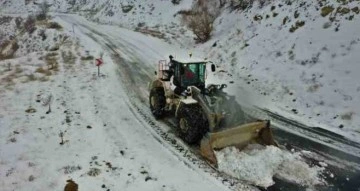 Karlı yolu açarak vatandaşı hastaneye yetiştirildiler