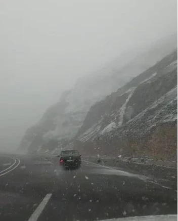 Karlıova-Erzurum karayolunda kar yağışı
