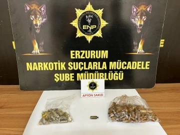 Karnından 1 kio 134 gram afyon sakızı çıktı
