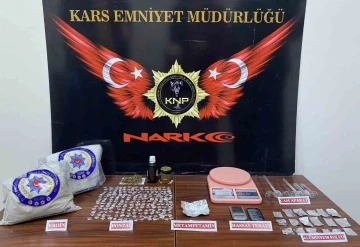 Kars polisi uyuşturucu tacirlerine göz açtırmıyor
