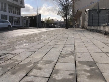 Kars’ta kaldırım ve yol çalışmaları sürüyor
