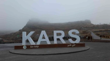 Kars’ta kartpostallık sis manzarası
