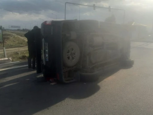 Kars’ta trafik kazası: Araçlardan biri yan yattı
