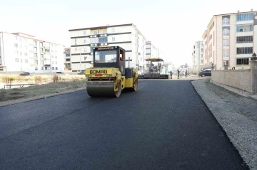 Kars’ta yollar sıcak asfalt oluyor
