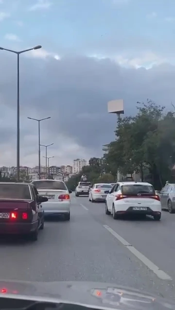 Kartal’da düğün konvoyu yapıp trafiği birbirine kattılar
