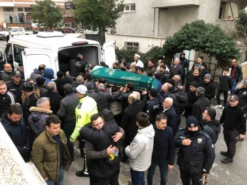 Kartal’da evlerinde ölü bulunan anne ve iki kızı toprağa verildi
