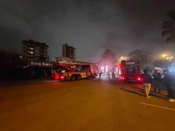 Kartal’da korkutan yangın: Kafe alev alev yandı
