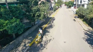 Kartepe’de bordür taşları boyanıyor
