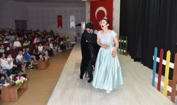 Kartepe’de minikler &quot;Şaşkın Korsan&quot; oyunuyla eğlendi
