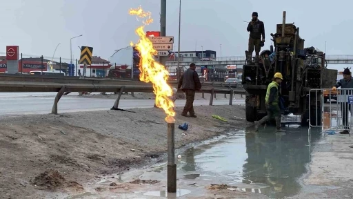 Kartepe’de yer altından yine gaz çıktı, ekipler kontrollü olarak yaktı
