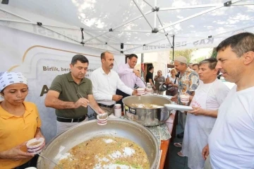 Kaş Belediyesinden aşure ikramı
