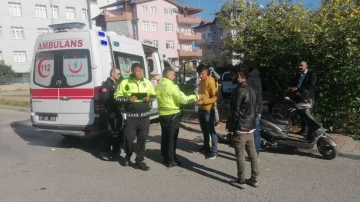 Kaskı sayesinde ölümden döndü, motosikletini emanet etmeden ambulansa binmedi
