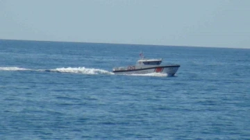 Kastamonu’da batan teknedeki kayıp üç kişiyi arama çalışmaları devam ediliyor
