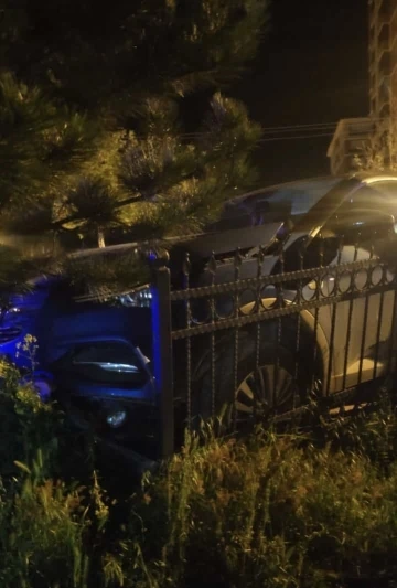 Kastamonu’da otomobil park halindeki ağaca çarptı: 1 ölü, 3 yaralı
