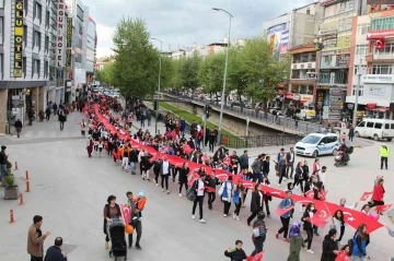 Kastamonu’da yüzlerce vatandaş Türk bayrakları ile yürüdü
