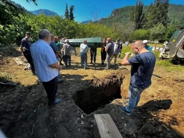 Kastamonu’dan Sinop’a kadar sürüklenen cenaze yeniden defnedildi
