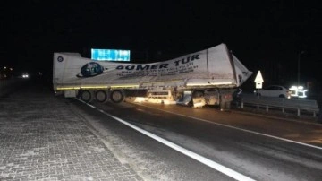 Kastamonu'da tır devrildi: İstanbul istikameti trafiğe kapandı