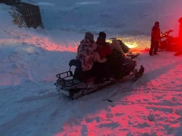 Kayak merkezinde telesiyej arızalandı, mahsur kalan 9 kişi kurtarıldı
