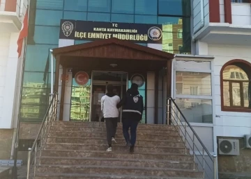 Kayıt cihazı çalan hırsız güvenlik kamerasına yakalandı
