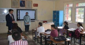 Kaymakam Gürses, öğrenci ve vatandaşlarla bir araya geldi