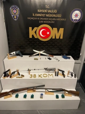 Kayseri’de ruhsatsız silah operasyonu: 3 gözaltı
