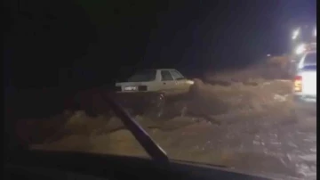 Kayseri’de sağanak yağış sele neden oldu
